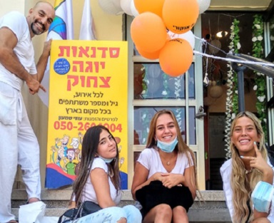 סדנאות יוגה צחוק לנוער